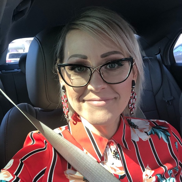 Meet your Posher, Jennifer - Picture 8 of 8